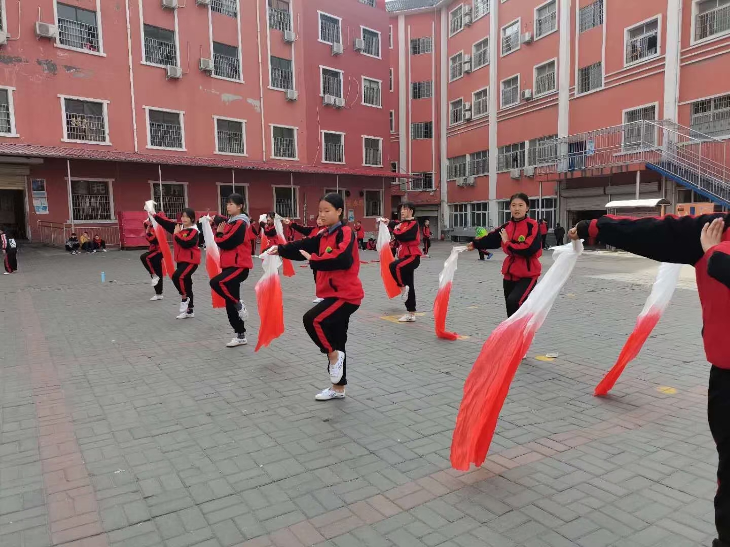 全封闭军事化管理院校
